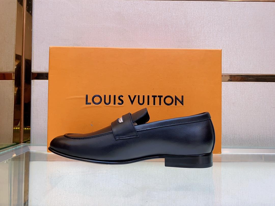 Lv brand  leather outsole SAINT GERMAN Slipon shoe This Slipon shoe leather shoes use imported