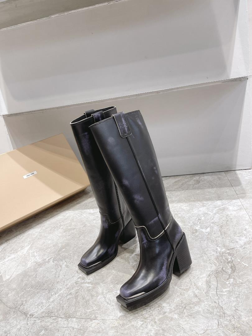 Introducing retro and trendy long boots in the Miumi 2023 AutumnWinter collectionThe toe