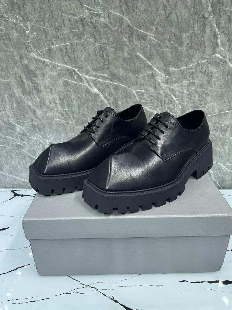 Balenciaga Triples the worlds most popular fashion shoes of Balenciaga Triples was deve