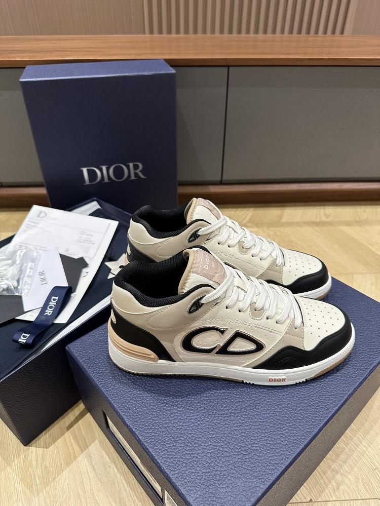 High Edition Dior CD b57 New Couple Skateboarding Shoes Source Edition Exclusive Leather Embroidery with 3D Die Casting Technology Logo Design TPU Sol