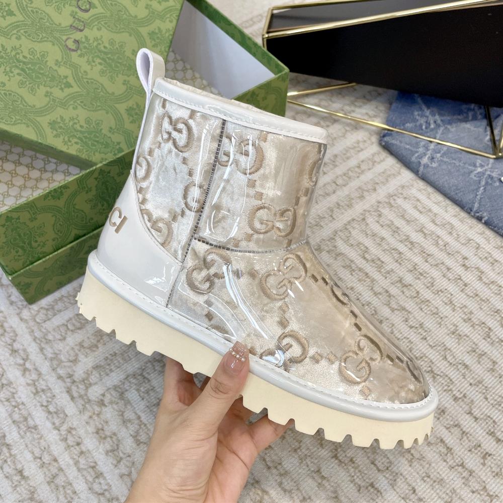 One of the key items in my winter wardrobe is a pair of stylish and functional snow boots