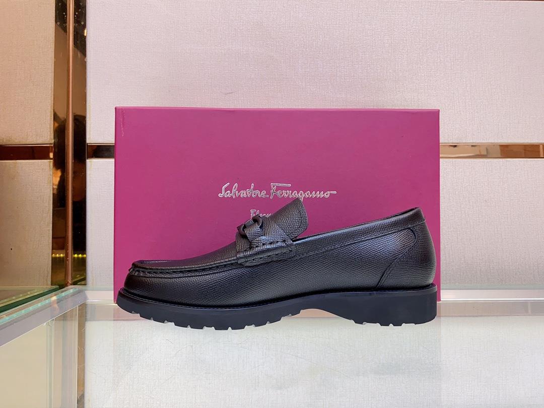 Ferragams mens leather shoesCollection design symbols are interpreted flexibly through modern 