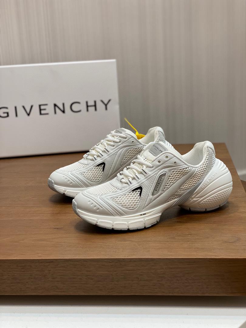 GIVENCHY Givenchy 23 new TK MX Runner sneakers are made of technological knitted fabrics