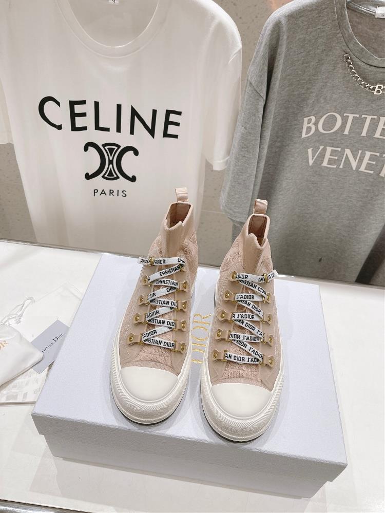 High version factory The Dior 2023 SS Early Autumn Show Sneakers will carry on the classic to the end featuring high top casual shoes and sneakers th