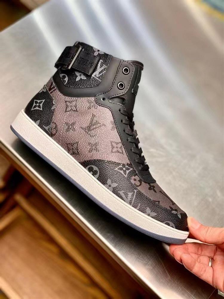 LV Rivoli High Top Sneakers with Top QualityThis sports shoe is made of embossed calf leat