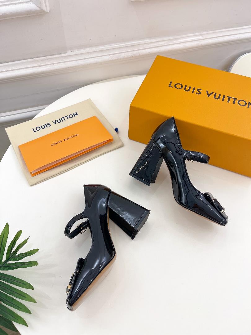 LV Louis Vuitton Early Spring New Premium EditionThe latest square toe single shoe from the sp