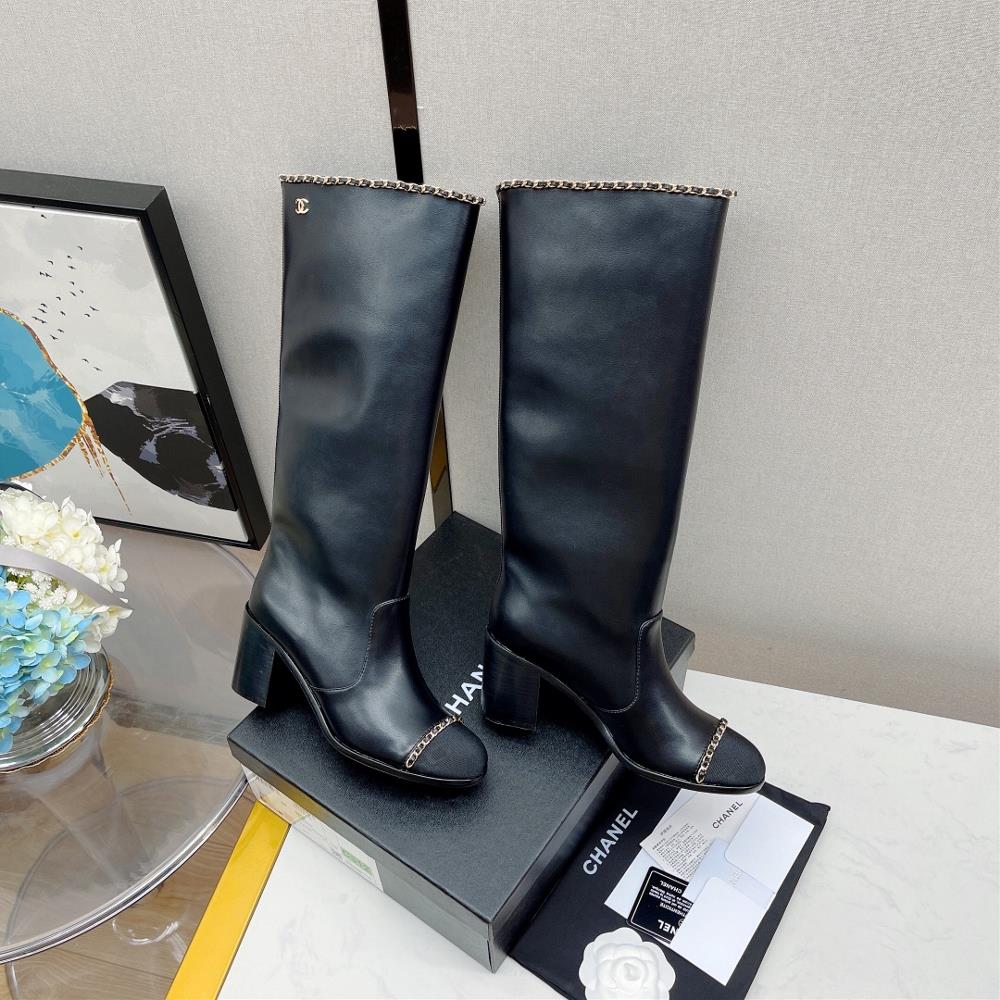 Original development of the latest chanel chain boots series at the Chanel counter in autu