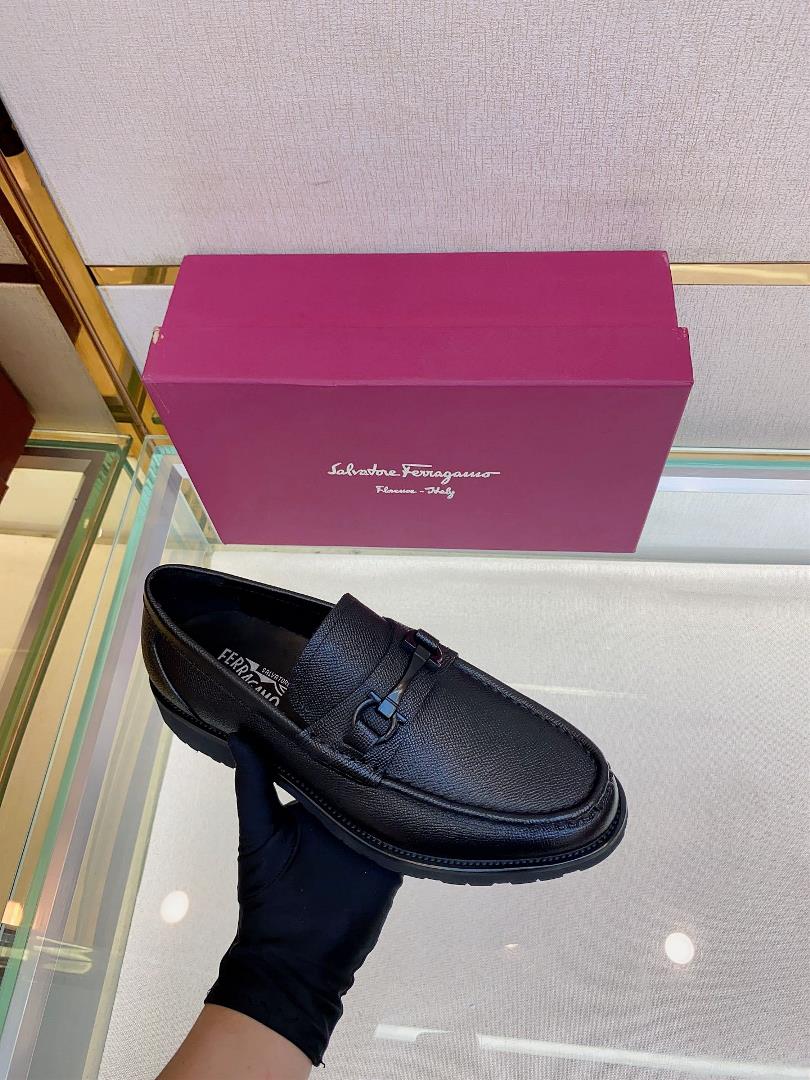 Ferragams mens leather shoesCollection design symbols are interpreted flexibly through modern 