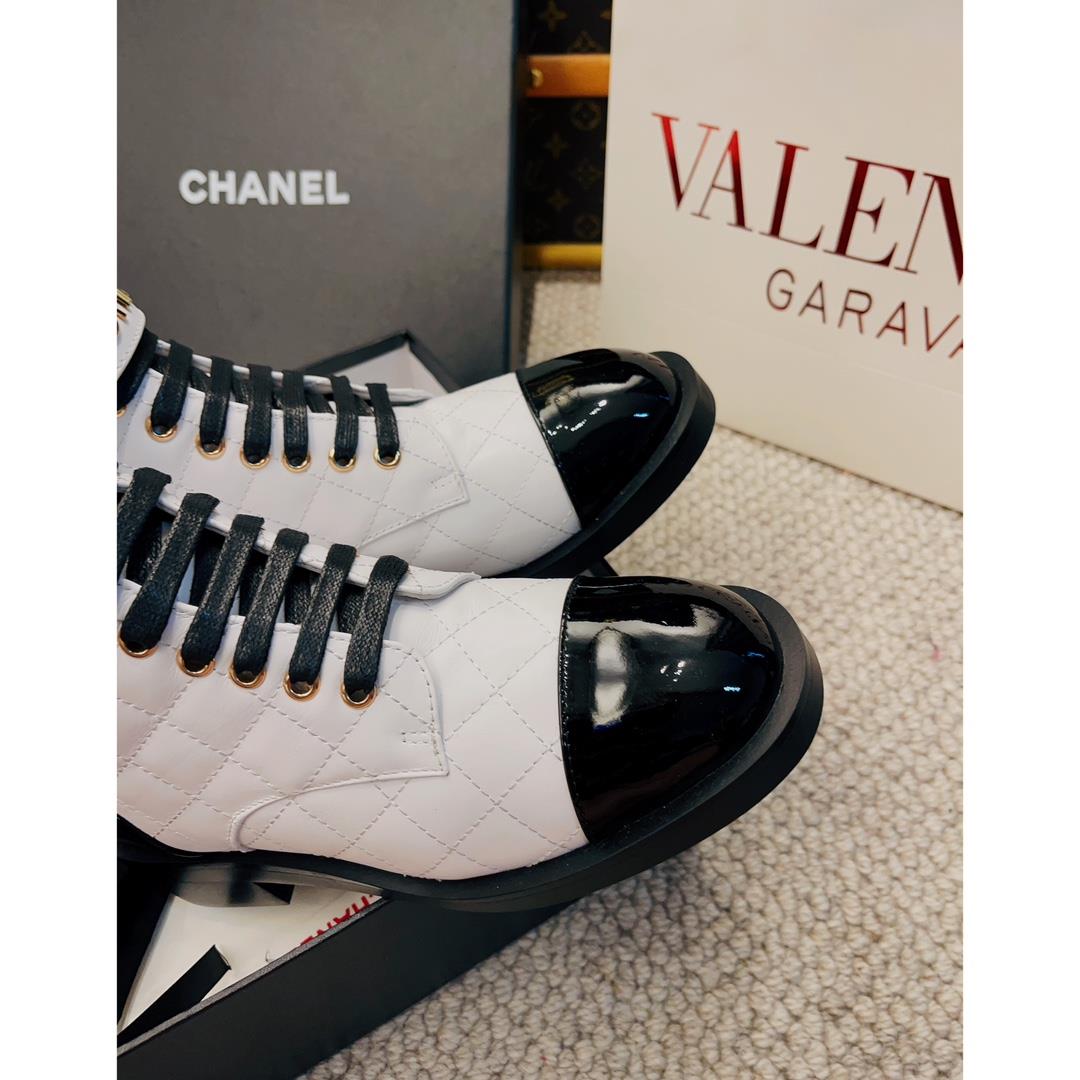 Latest Martin Boot CollectionThe top tier show series Chanel Xiaoxiang a new autumn and