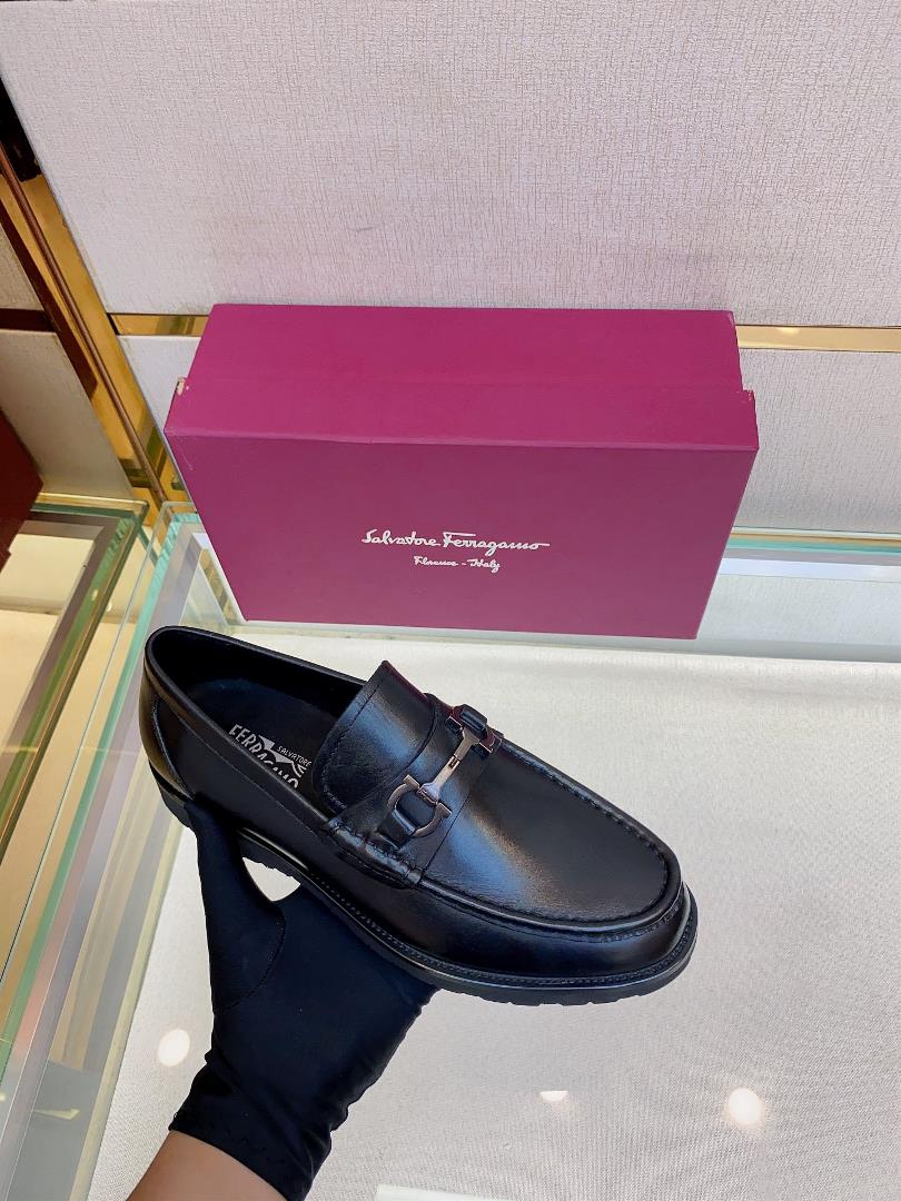 Ferragams mens leather shoesCollection design symbols are interpreted flexibly through modern 