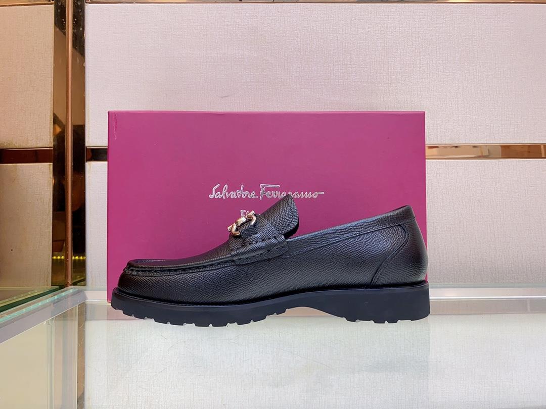 Ferragams mens leather shoesCollection design symbols are interpreted flexibly through modern 