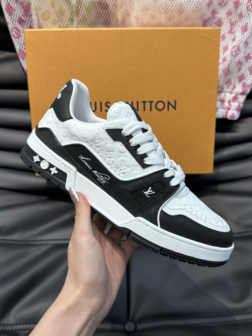 L Luxury Trainer Couple Casual Sneakers The sneaker records the classic creativity inspir