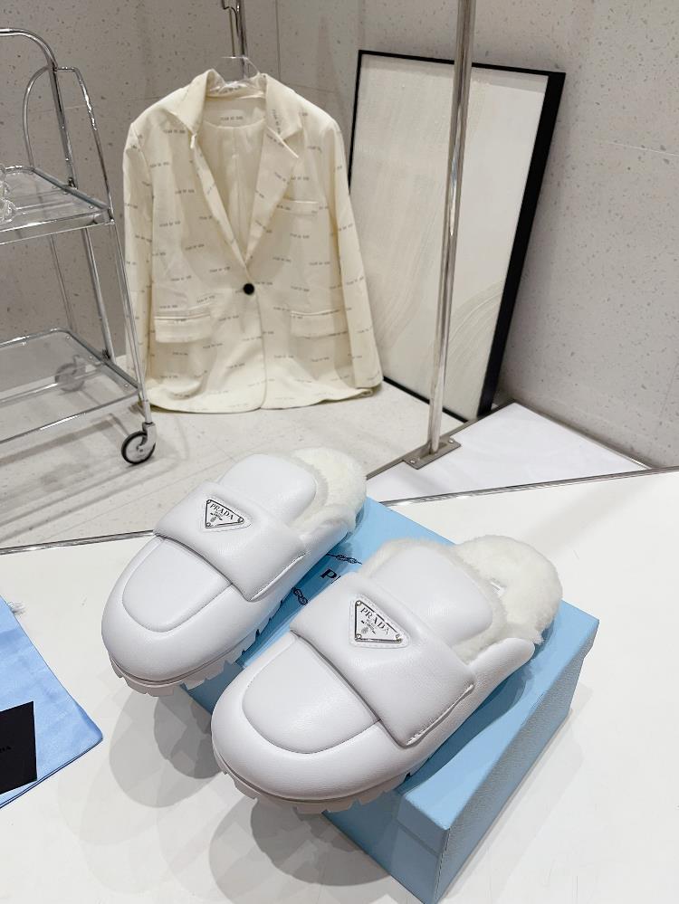 Prada Autumn and Winter Plush Slippers series is perfect for each style and color of the