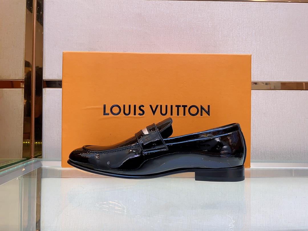 Lv brand  leather outsole SAINT GERMAN Slipon shoe This Slipon shoe leather shoes use imported