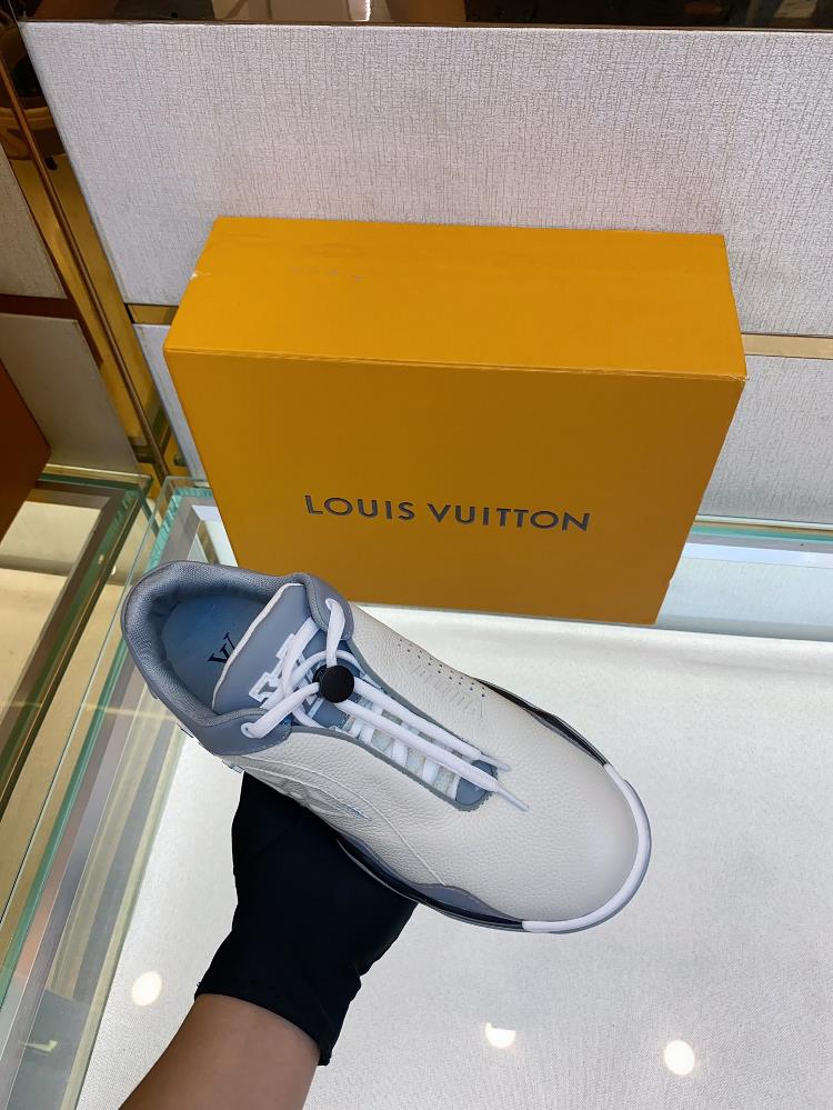 Louis V luxury item Trainer 2 the latest seasons showpiece designSize 3945 Milk gray wit