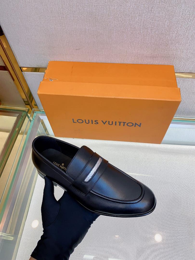 Lv brand  leather outsole SAINT GERMAN Slipon shoe This Slipon shoe leather shoes use imported