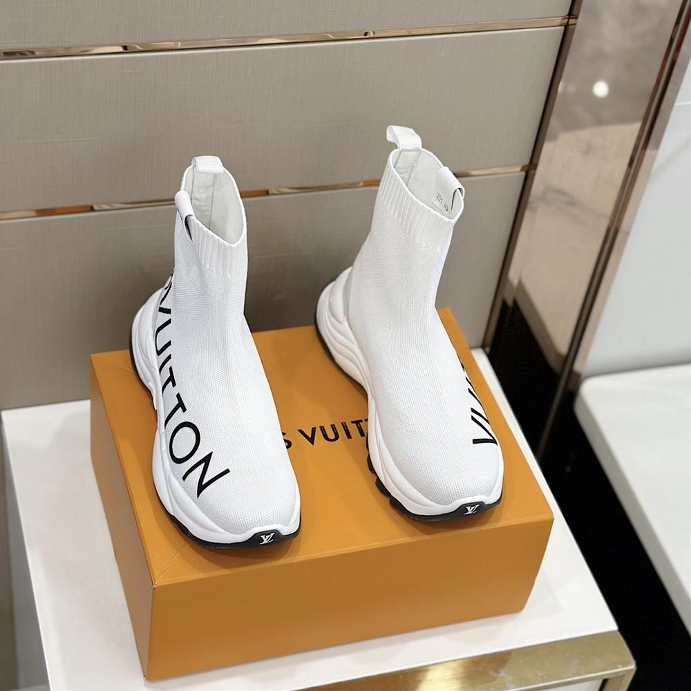 LV Shoes Run55 High Top Sneakers A Fashionable Statement