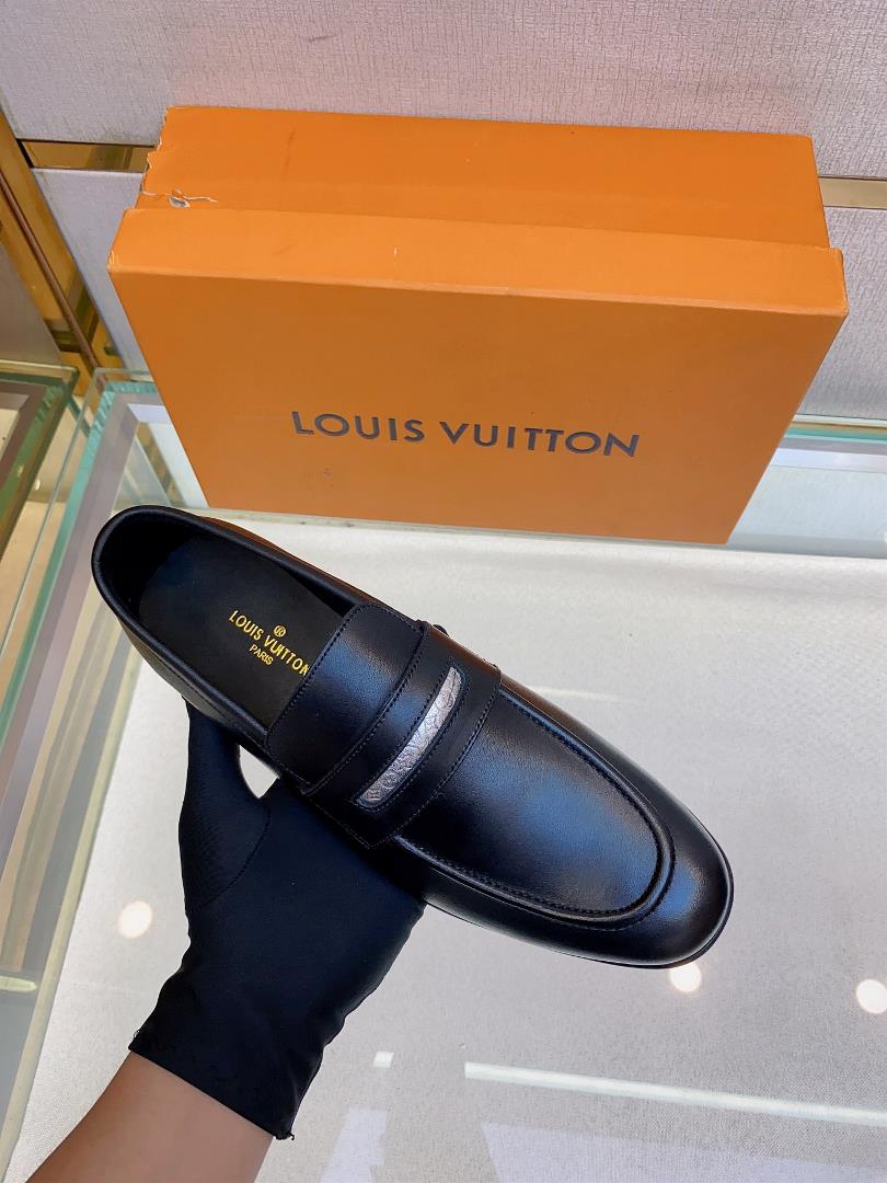 Lv brand  leather outsole SAINT GERMAN Slipon shoe This Slipon shoe leather shoes use imported