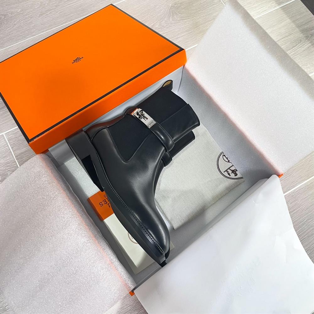 Top edition short boots long boots The H familys new Hermes AutumnWinter 2023 womens Kelly buckle Martin boots featuring a strap design and Kelly