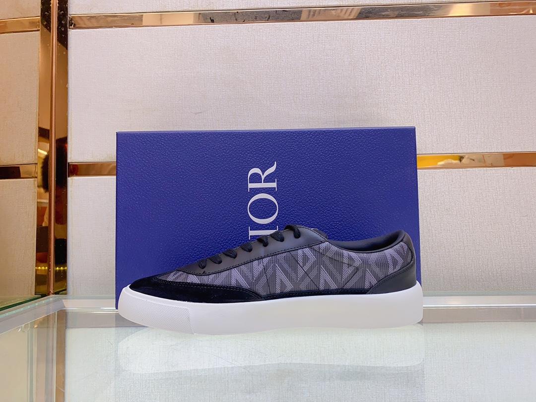 The Dior B101 low cut casual sports shoe is meticulously crafted with cowhide stitching on