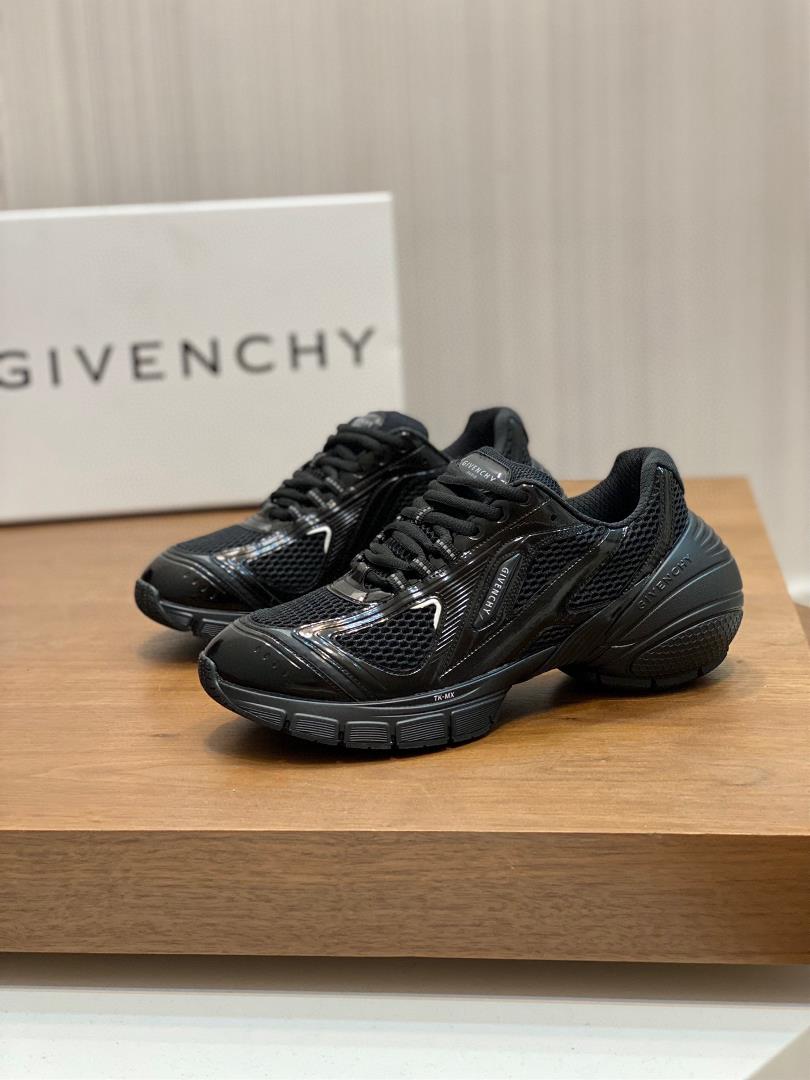 GIVENCHY Givenchy new TK MX Runner sneakers are made of technological knitted fabrics lea