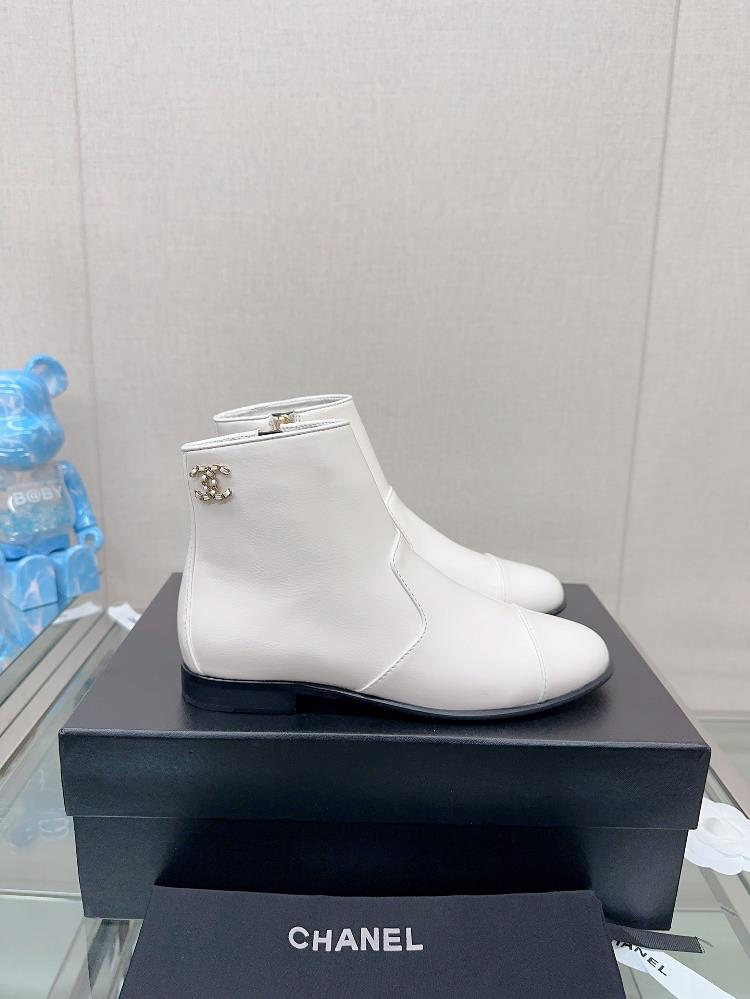 23Ss AutumnWinter New Change Little Fragrance Double C Flat Bottom Short BootsThe popular