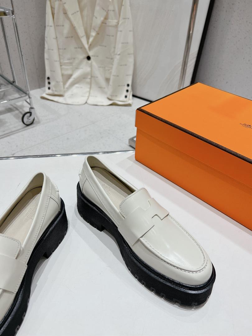 Hermes Hs new thick soled Slipon shoe in autumn 2023 are simple elegant and advanced v