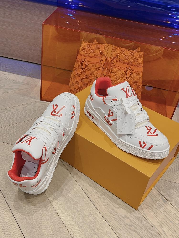 for men only The toplevel version of LV Trainers new model uses renewable resources to create a new generation of Trainer sneakersThe shoe body is