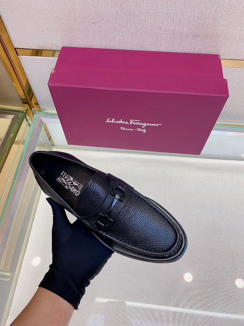 Ferragams mens leather shoesCollection design symbols are interpreted flexibly through modern 