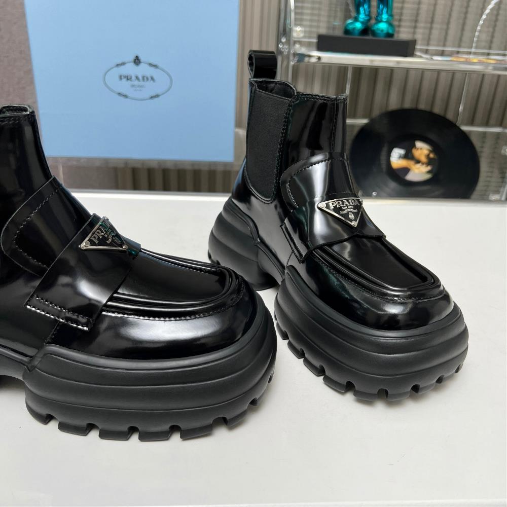 Factory price Pradas new thick sole design features luxurious and comfortable upper legs