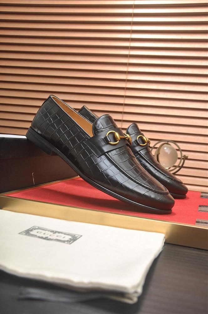 When it comes to mens shoes Gucci is a brand that stands out among the rest Their commi