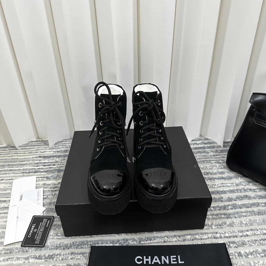 CHANEl  New Classic Black and White Thick BottomChain Double C Fashion Short BootsEternal