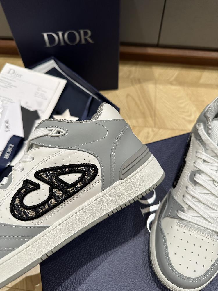 Overall the Dior Sheos Couple Skateboarding Shoes are the epitome of modern fashionable