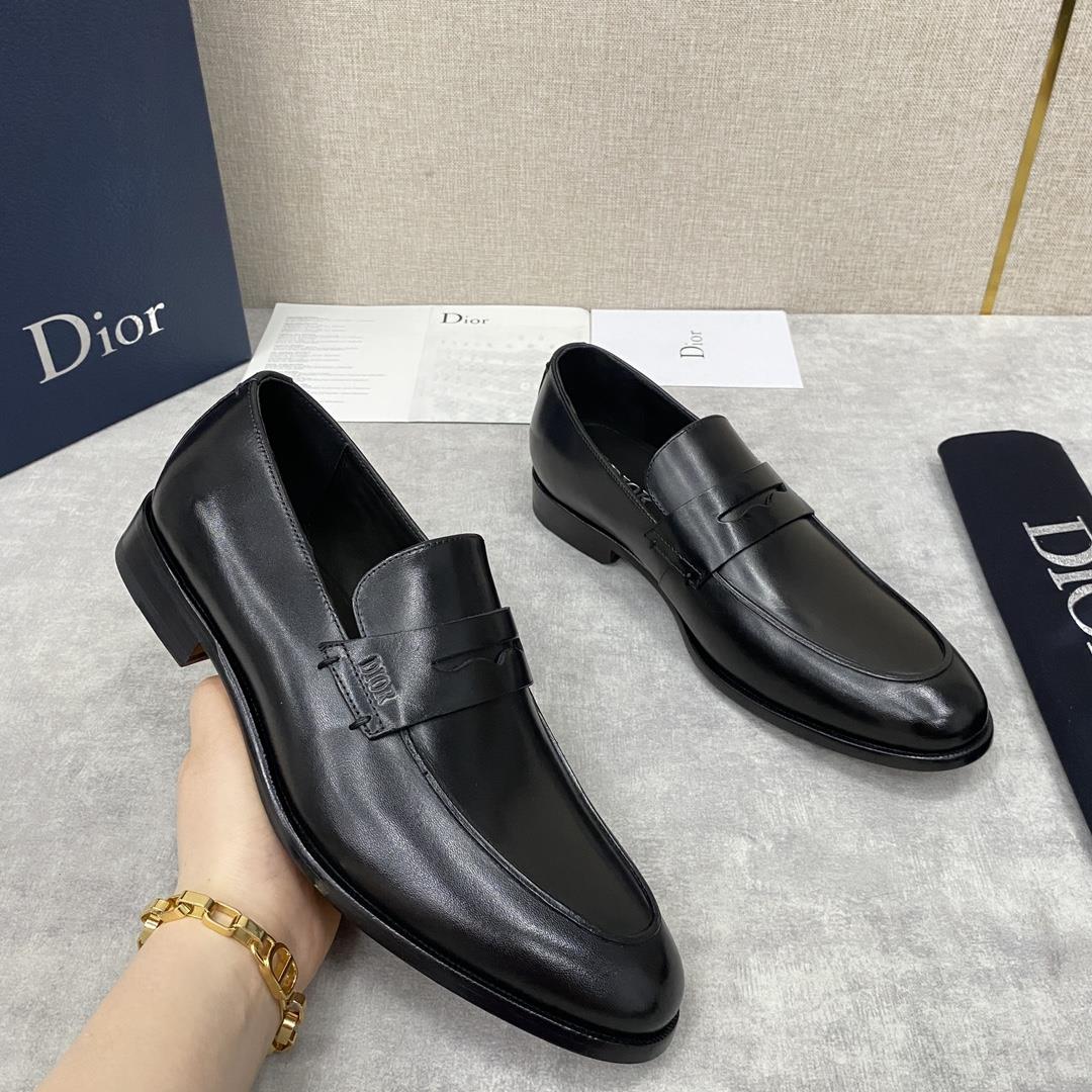 The official price of DIO TIMELES  This Slipon shoe reflect classic elegance Made of bl