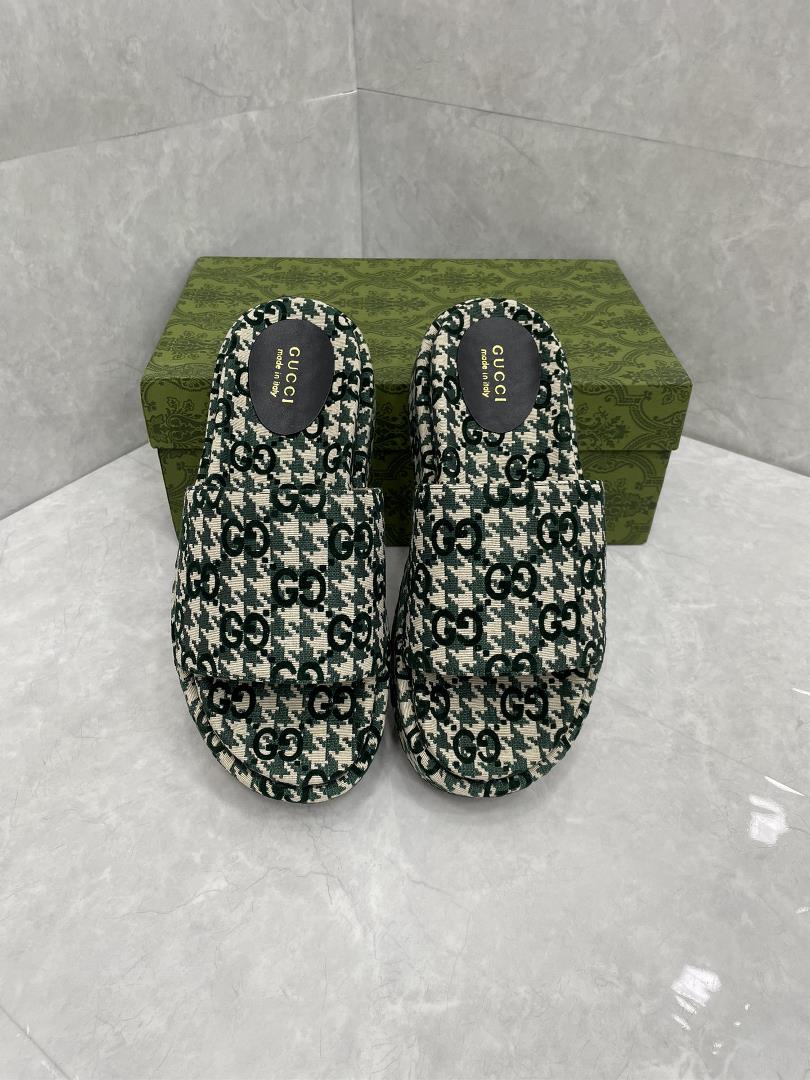 GUCCI New Womens Large GG Waterproof Platform Slippers As an iconic symbol of the brand the lo