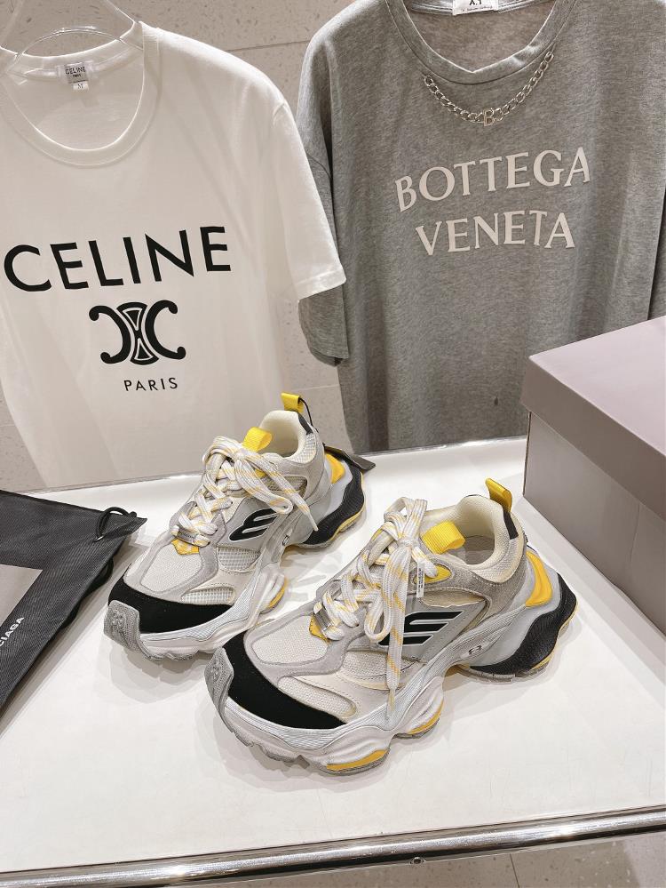 High version factory produced mens size 10 couple styleBalenciag Balenciags latest popular 24ss early spring model Liu Haoran shows off the same s