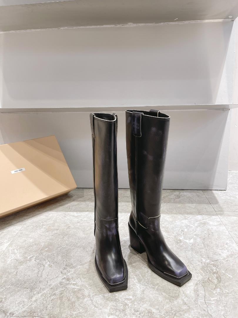 Introducing retro and trendy long boots in the Miumi 2023 AutumnWinter collectionThe toe