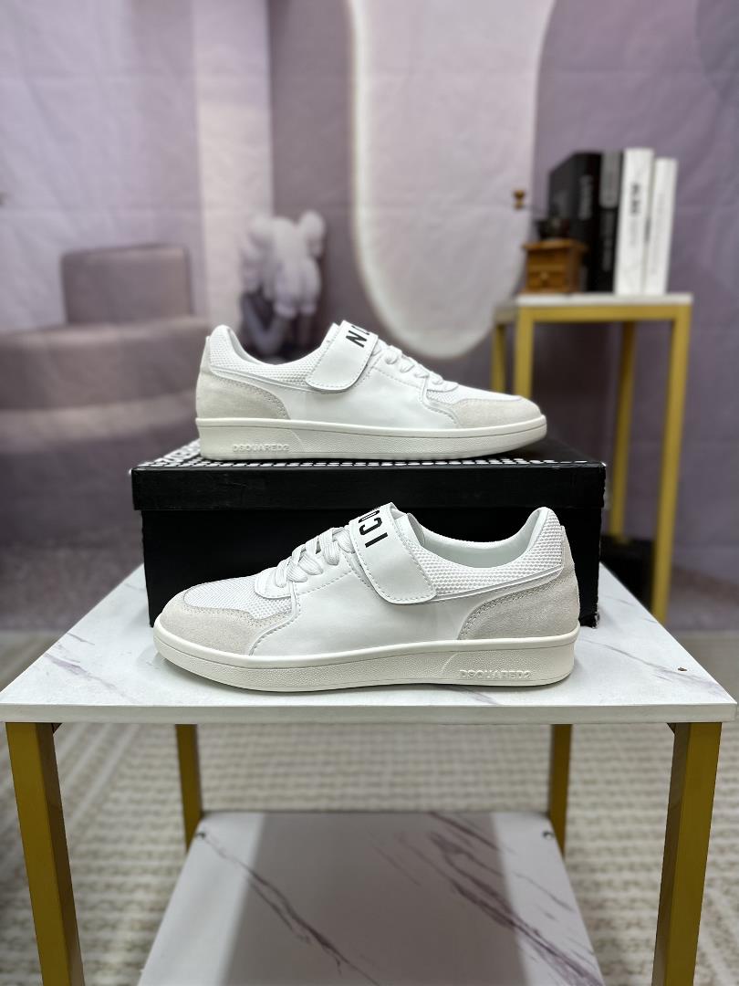 DSQUARED2 casual sports shoes are available in the Z cabinet simultaneously The original confi