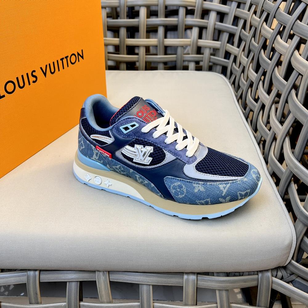 LOUIS VITTIO Mens RUN AWAY Casual Sports Shoes This sports shoe is made of technology mesh fabric cowhide and denim canvas which are made of multi