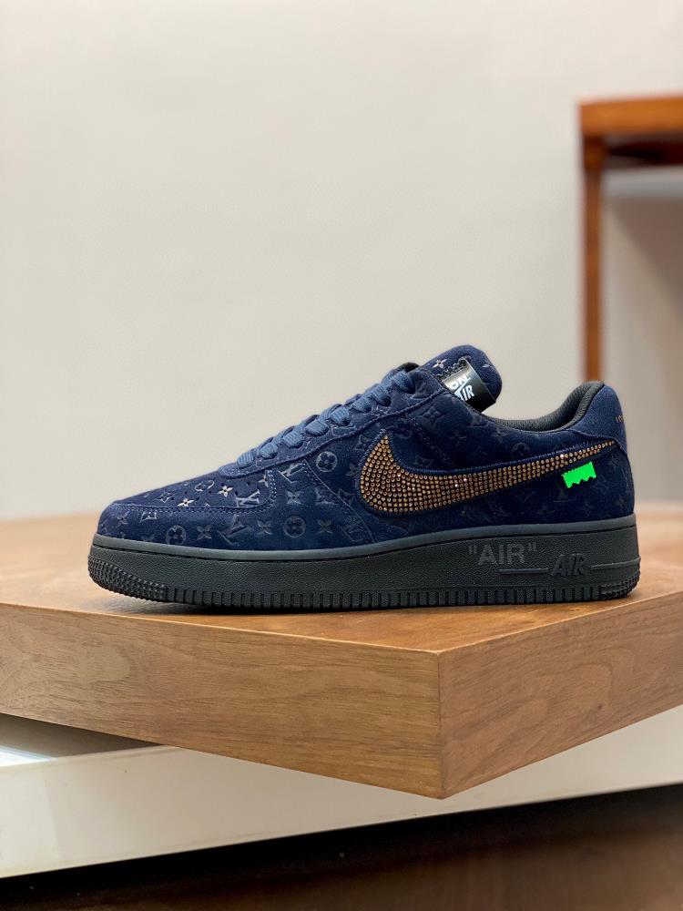 Louis Vuitton x x Nike co branded model is designed to basically follow the style of THE