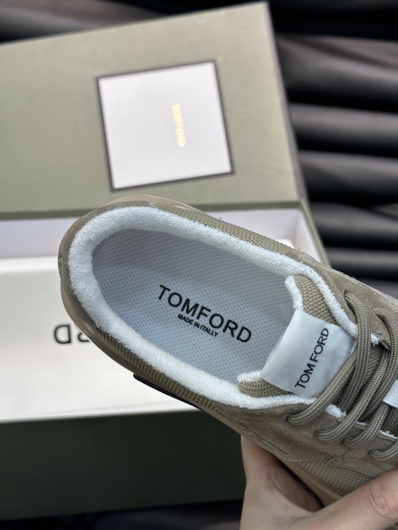 TOMFORD mens casual sports shoes are designed with smooth lines to create a simple appear