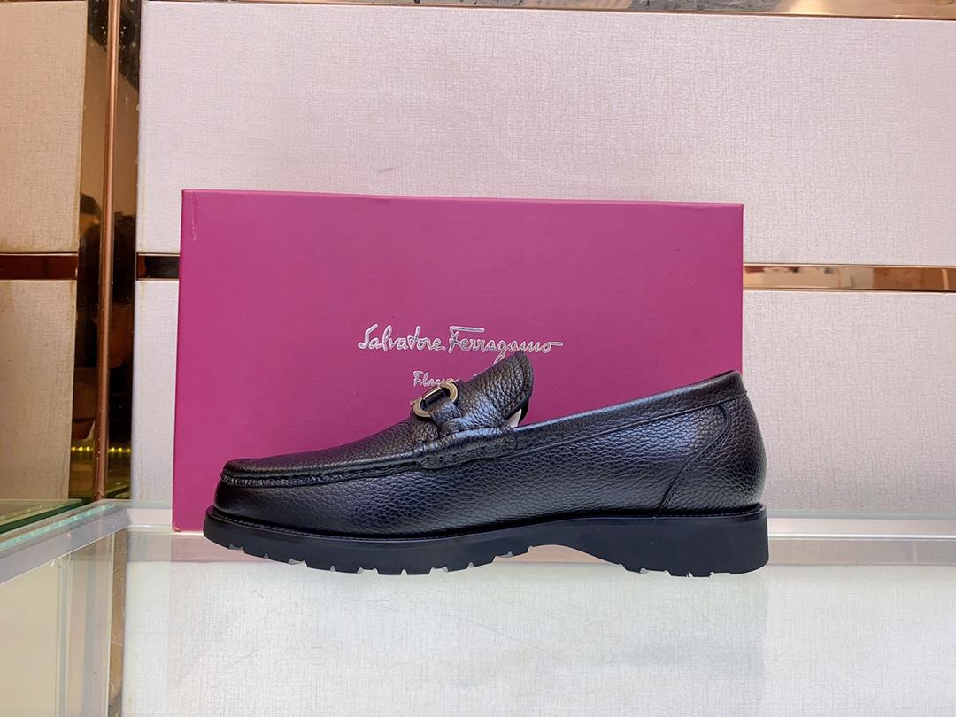 Ferragams mens leather shoesCollection design symbols are interpreted flexibly through modern 