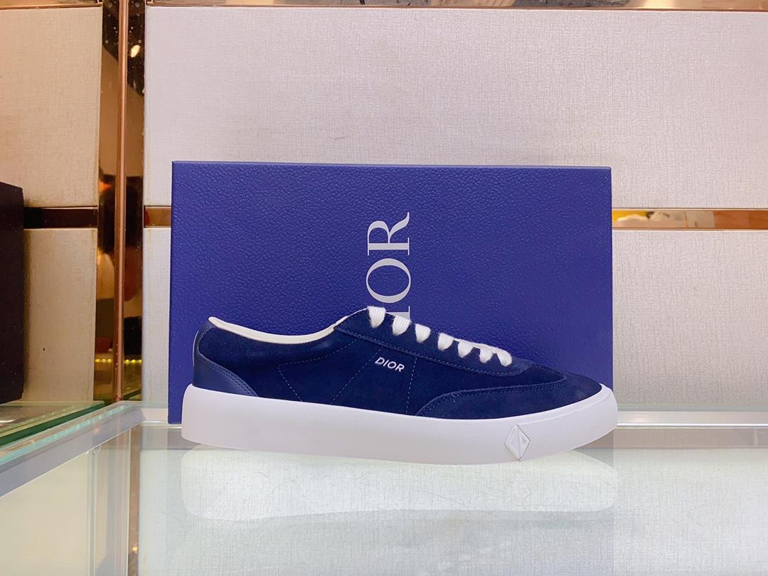 The Dior B101 low cut casual sports shoe is meticulously crafted with cowhide stitching on