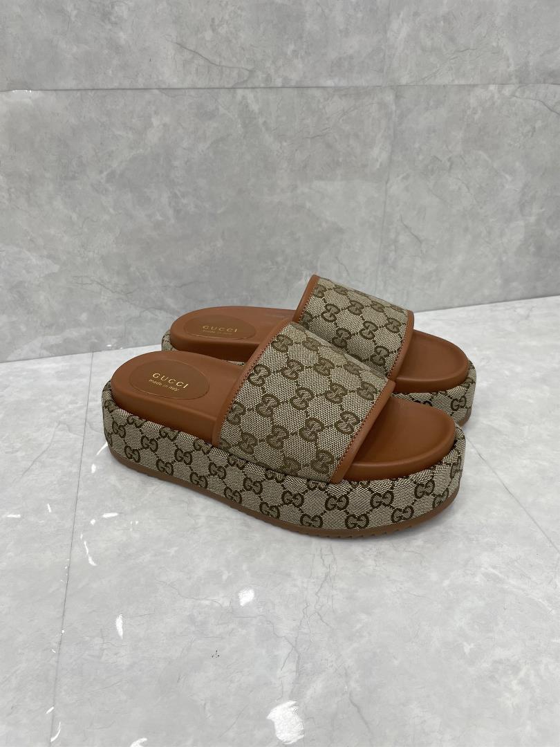 GUCCI New Womens Large GG Waterproof Platform Slippers As an iconic symbol of the brand the lo