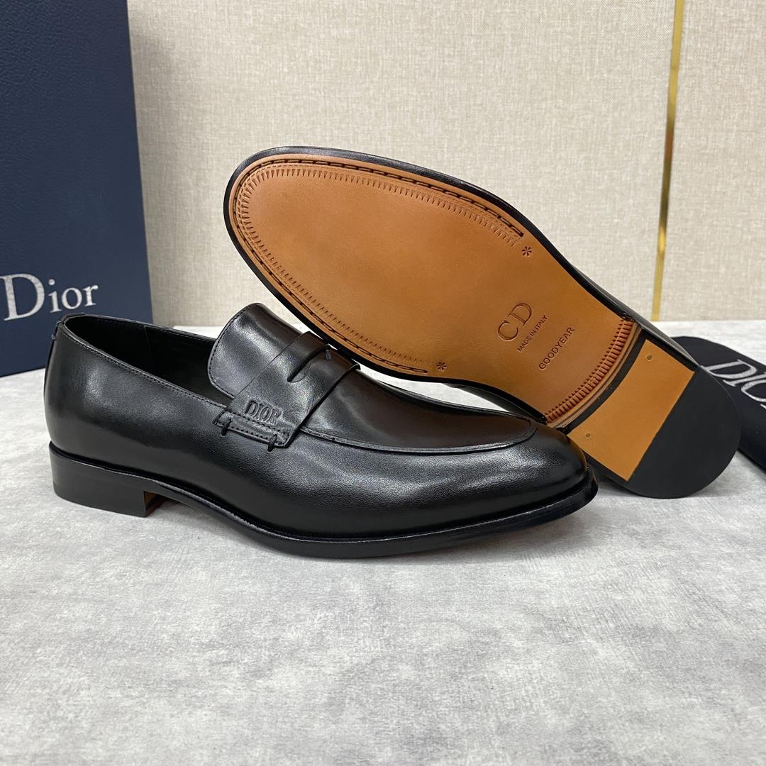 The official price of DIO TIMELES  This Slipon shoe reflect classic elegance Made of bl