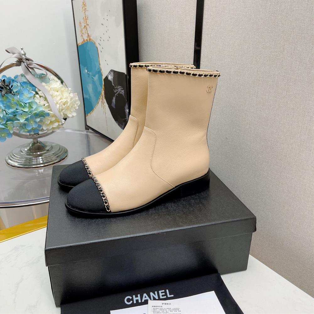 Original development of the latest chain boots series at the Chanel counter in autumn and winter cha