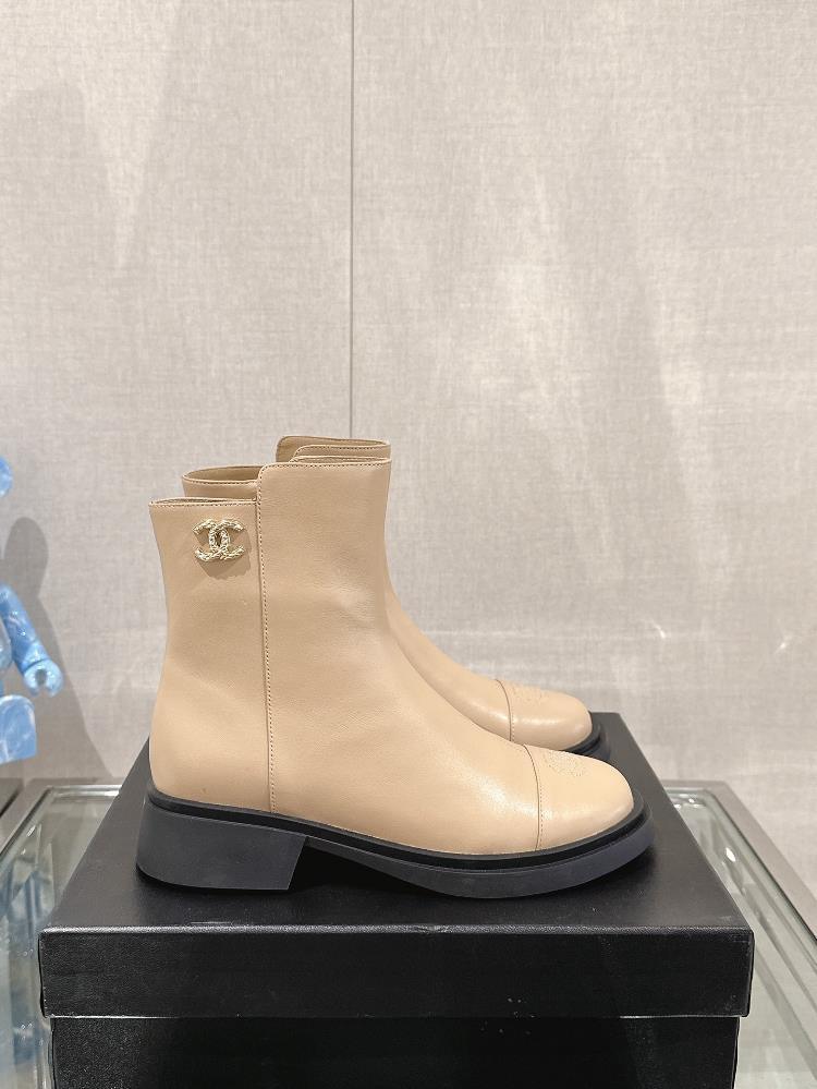 23Ss Autumn and Winter New Chane Small Fragrance Mid Seam Double C Buckle Short Boots Thick Sole Martin Boots Comfortable and lazy yet maintain a life