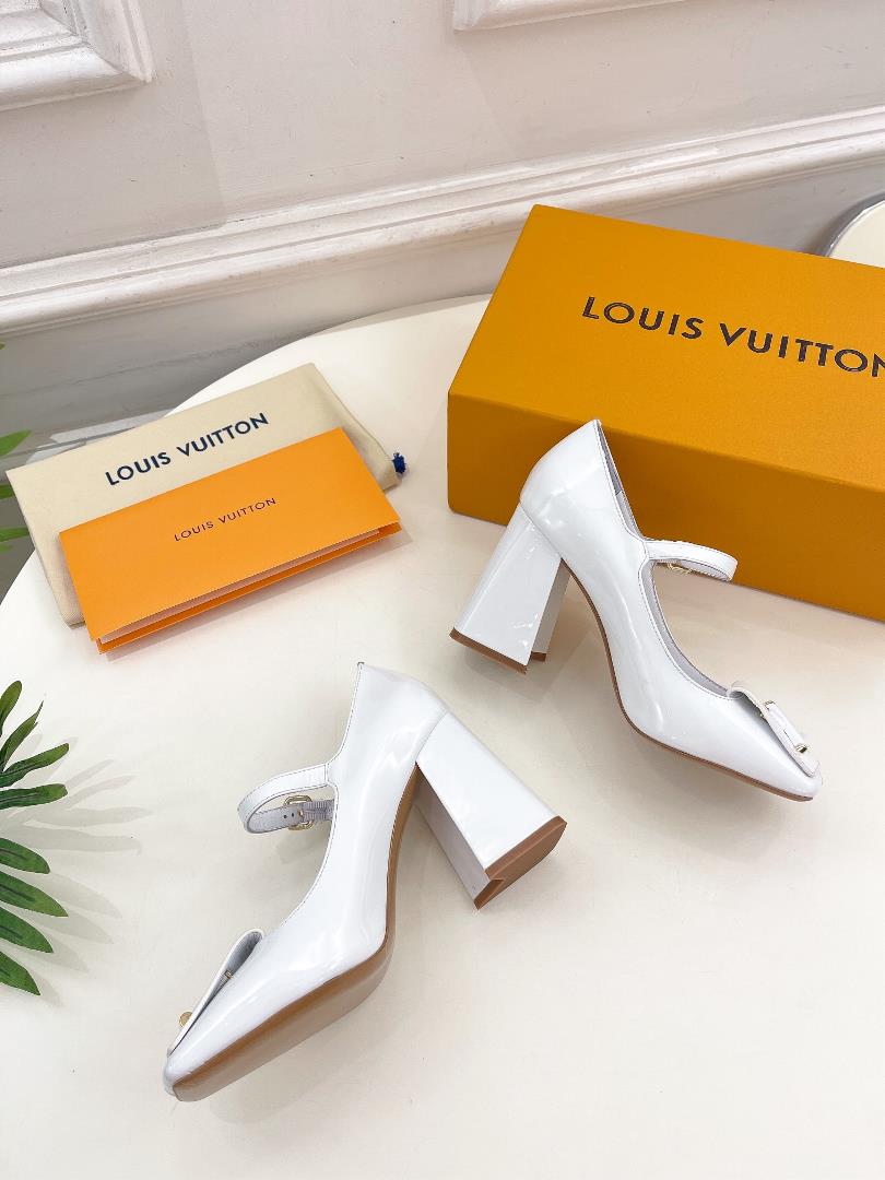 LV Louis Vuitton Early Spring New Premium EditionThe latest square toe single shoe from the sp