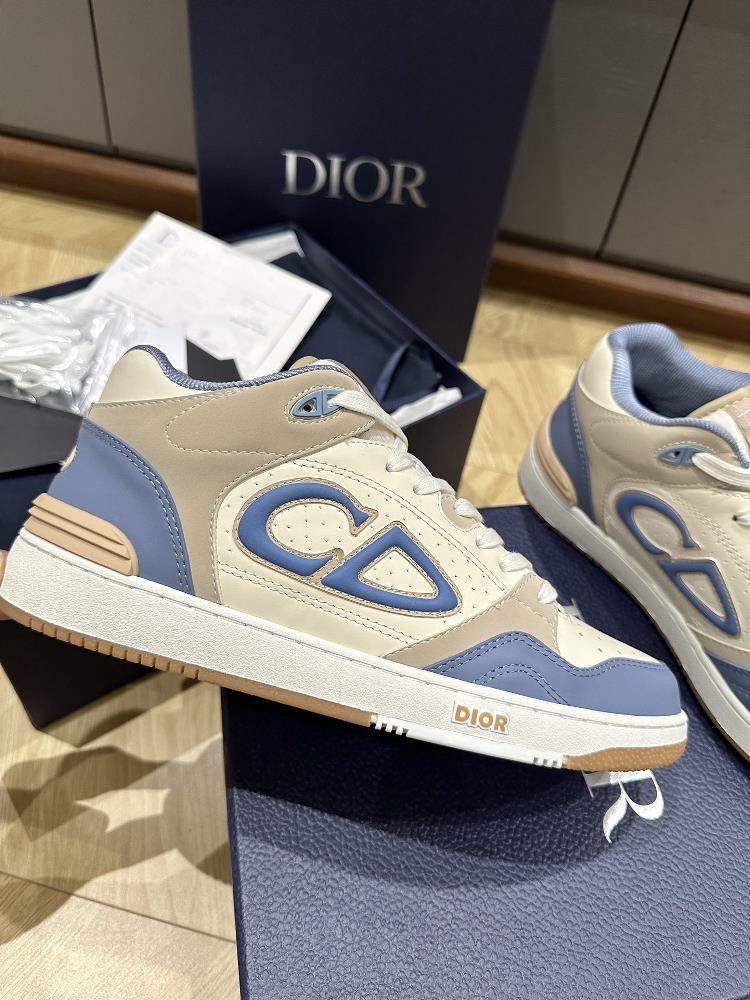 What sets the Dior Sheos Couple Skateboarding Shoes apart is their attention to detail and