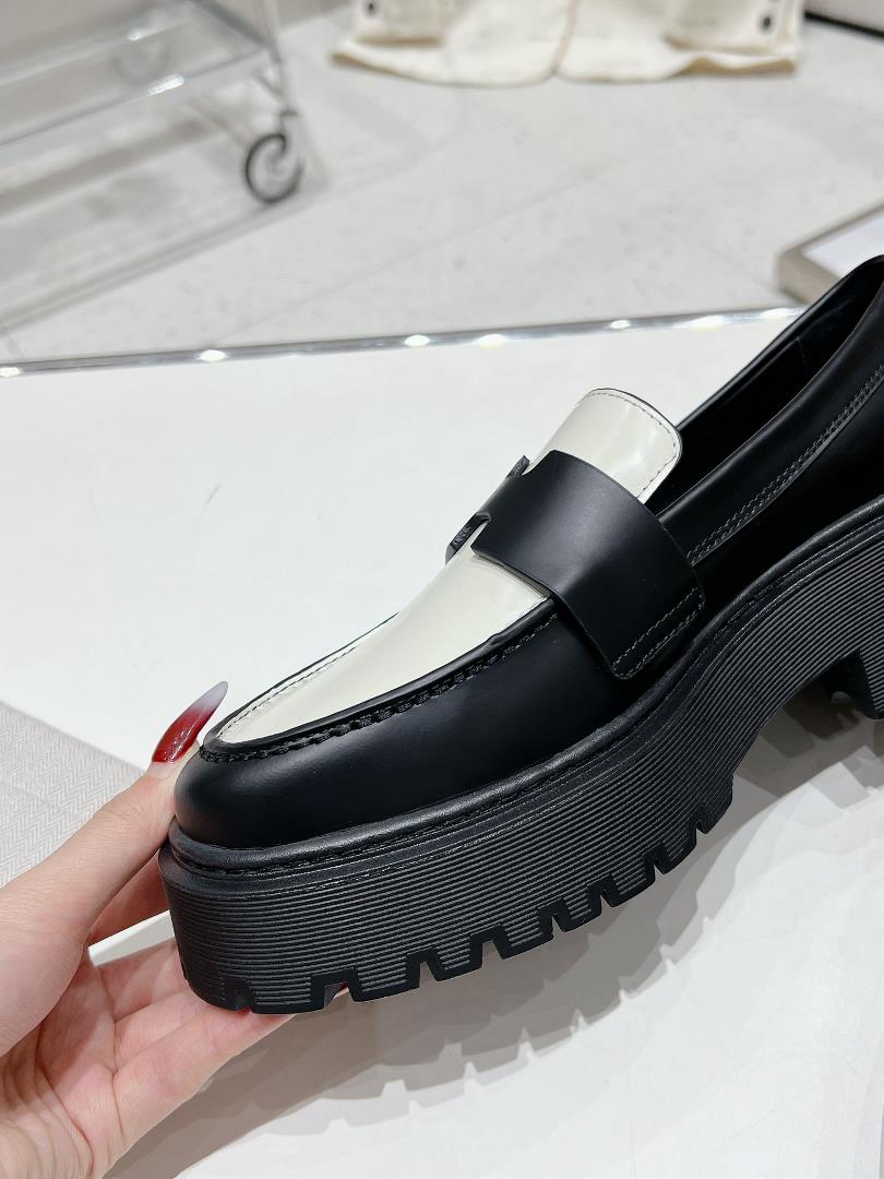 Hermes Hs new thick soled Slipon shoe in autumn 2023 are simple elegant and advanced v